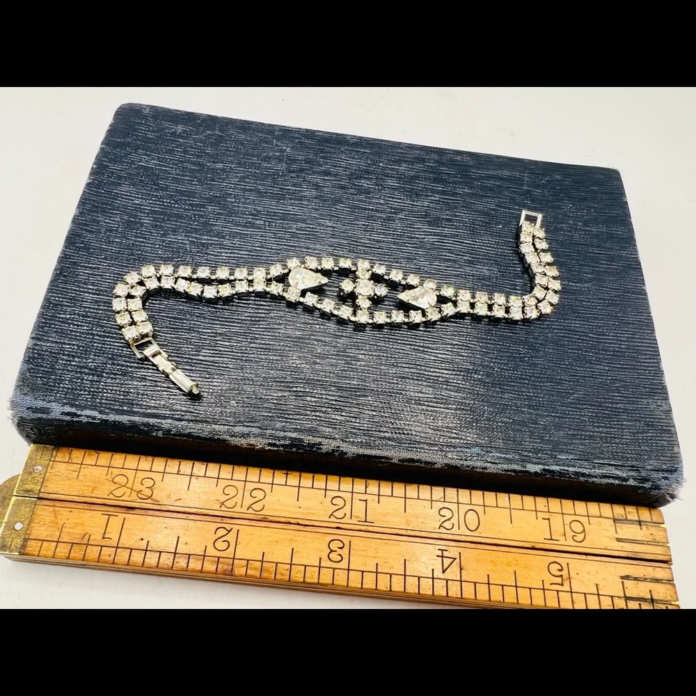 Vintage silver tone rhinestone chain bracelet 7” - Picture 3 of 8